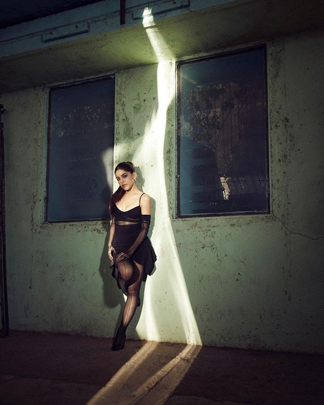 Staggering Poses Of Alaya F